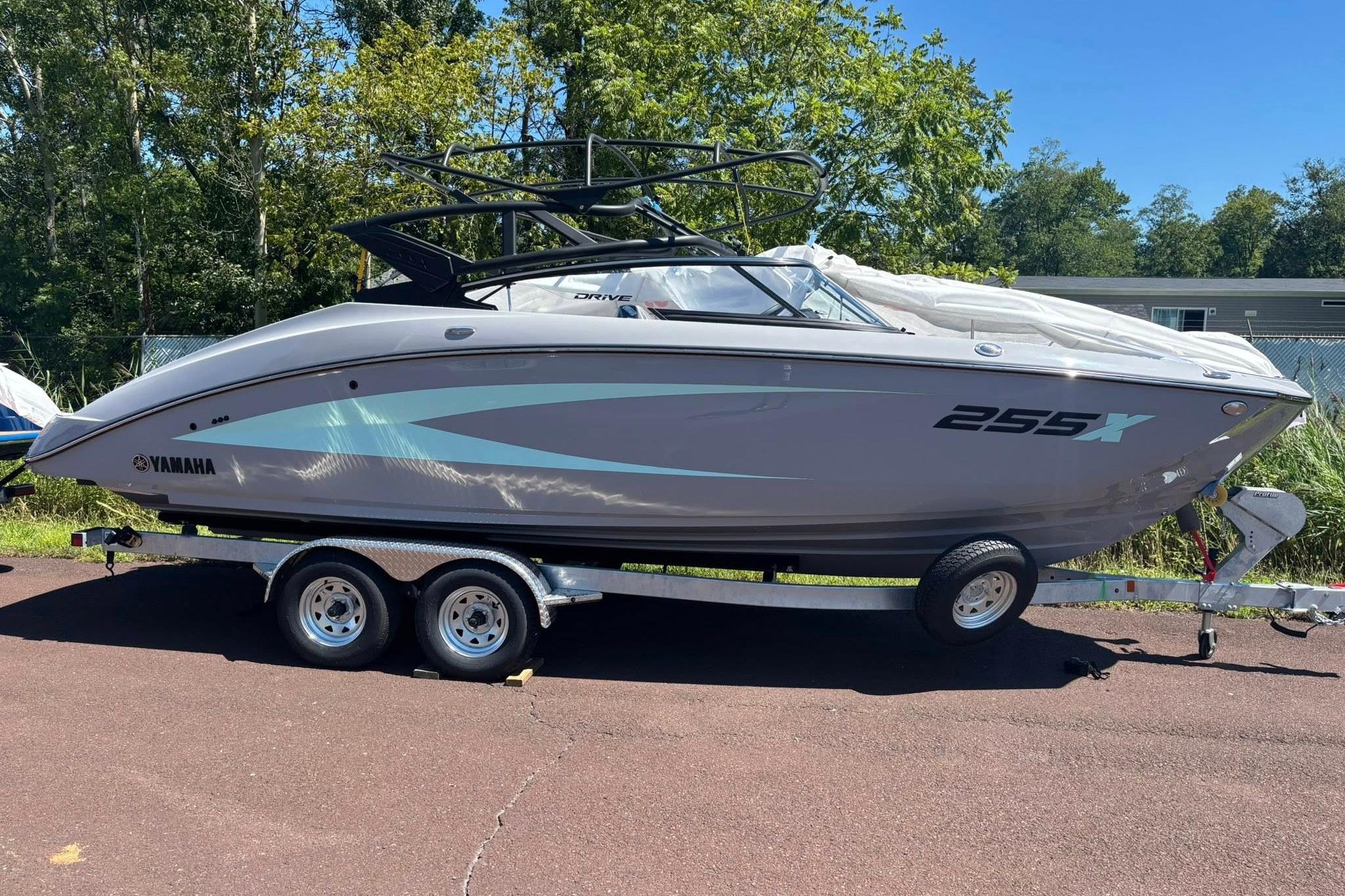 Yamaha Boats 255XD 2026 Yamaha Boats 255XD on trailer, sleek design, parked outdoors.