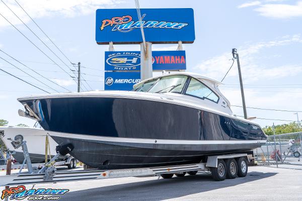 2021 Pursuit DC 326 Dual Console