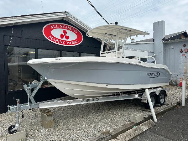 Robalo R202 Explorer 2025 Robalo R202 Explorer boat on trailer at All Seasons Marine Works.