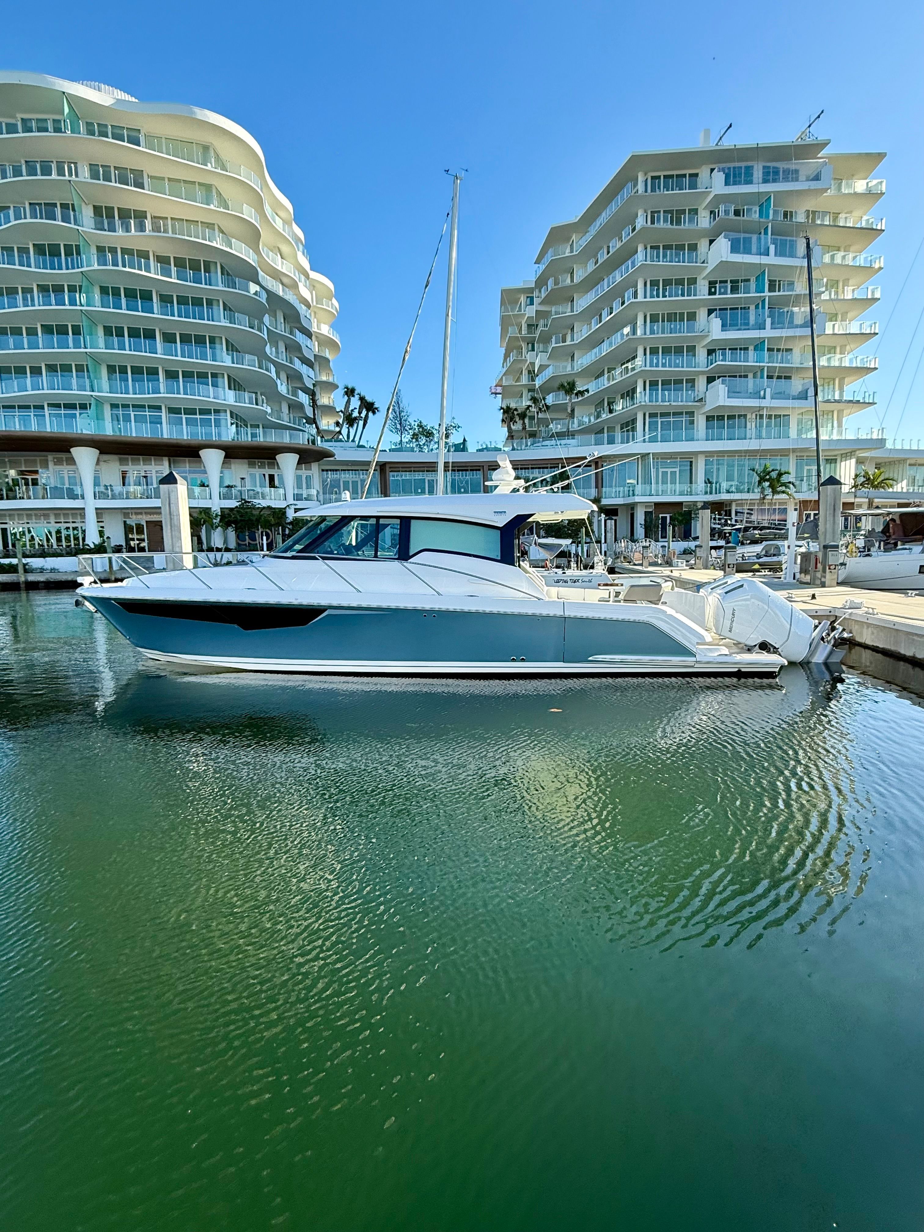 2025 Tiara Yachts 43 LE