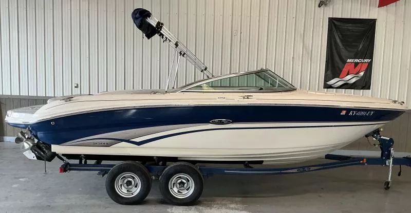2003 Sea Ray 220 Bow Rider