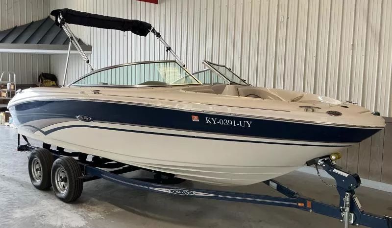 2003 Sea Ray 220 Bow Rider