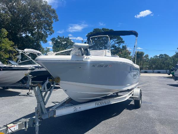Robalo R180 Center Console
