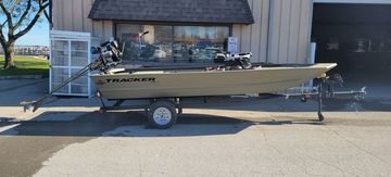 2026 Tracker Grizzly 1648 Utility