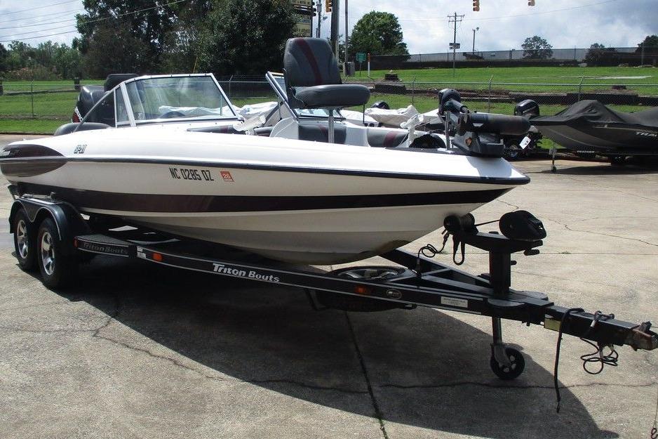 2002 Triton TR-21 SFB