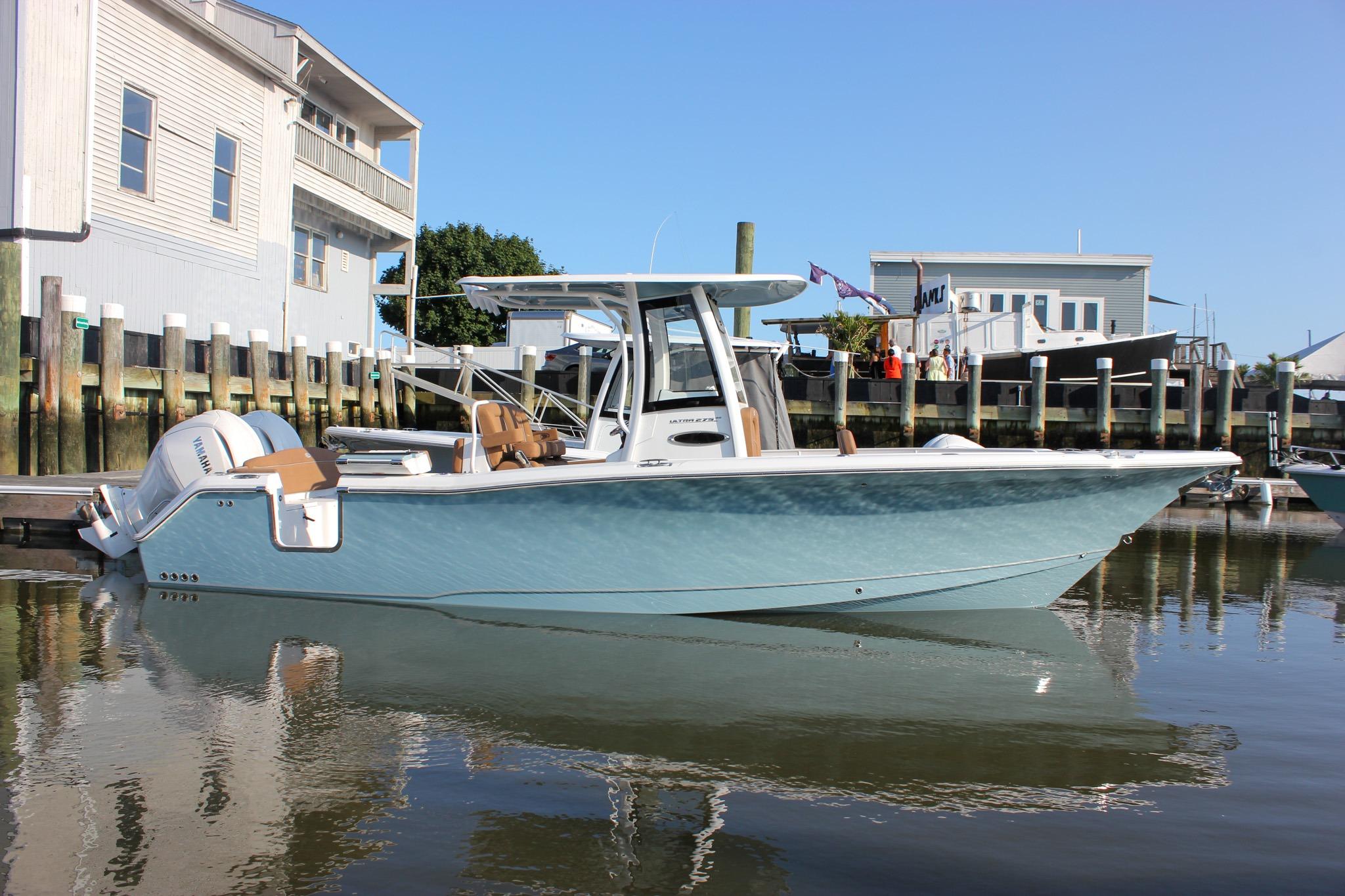 Sea Hunt Ultra 275 SE 2025 Sea Hunt Ultra 275 SE boat docked in a marina, clear blue sky.