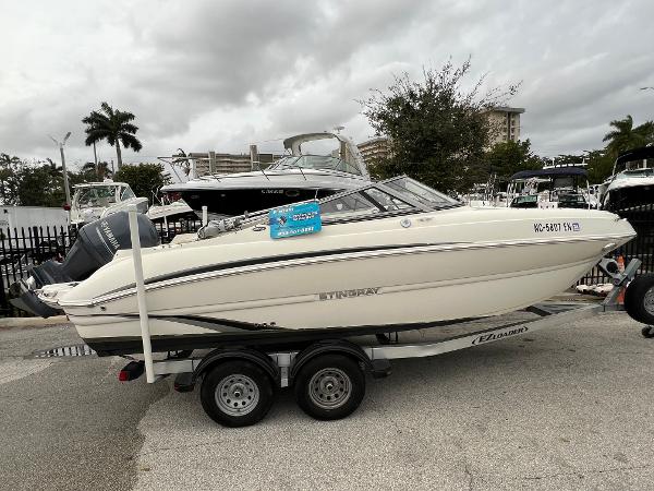 2021 10' 2-person-fiberglass boat with trolling motor and live well. for  Sale in Pompano Beach, FL - OfferUp