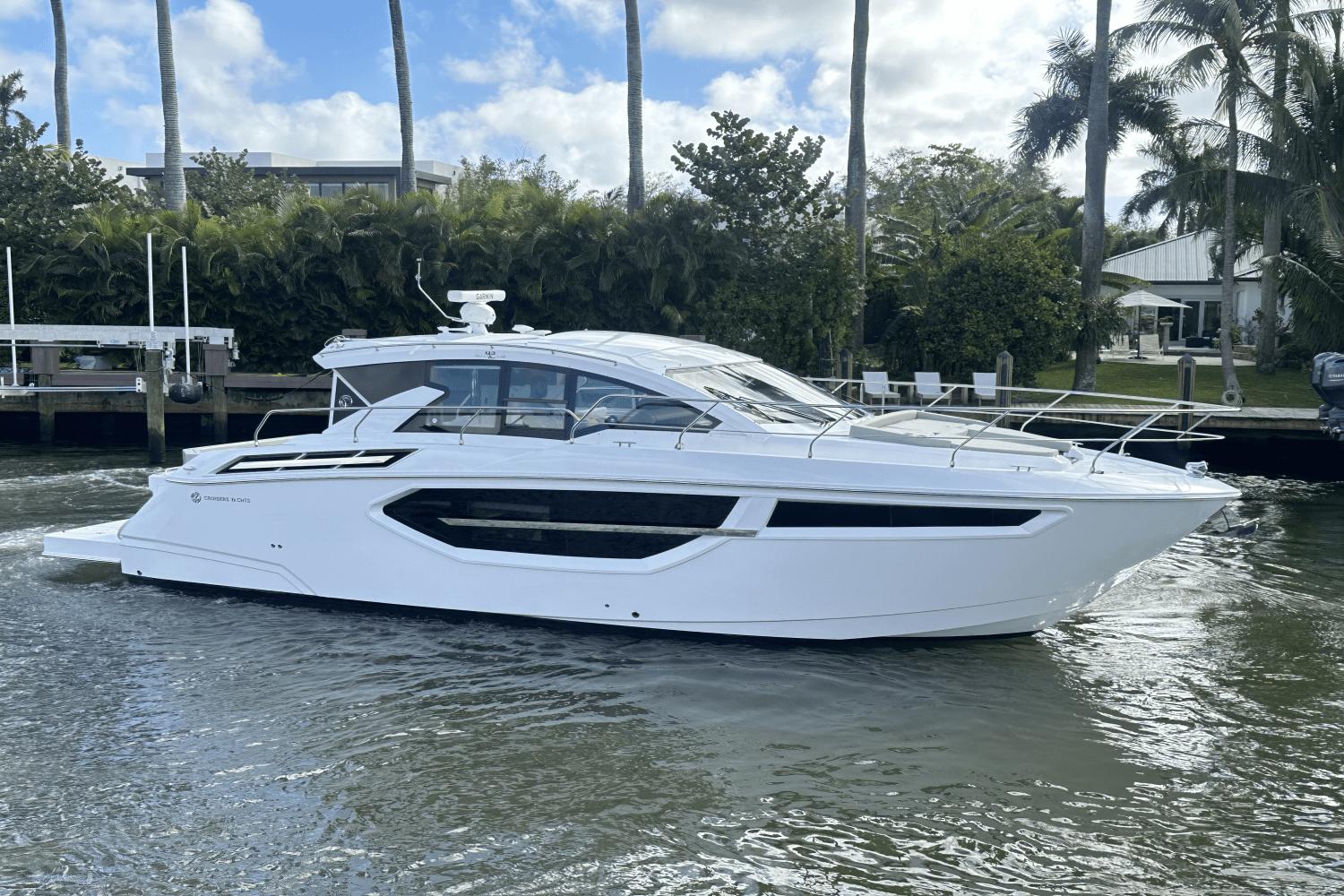 2025 Cruisers Yachts 42 Cantius