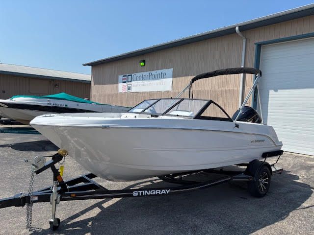 2025 Stingray 172DC