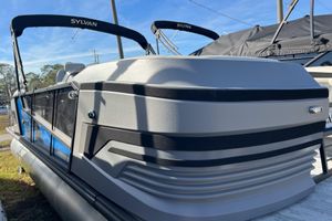 Sylvan R22 LZ DH 2026 Sylvan R22 LZ DH pontoon boat with sleek design and modern features.