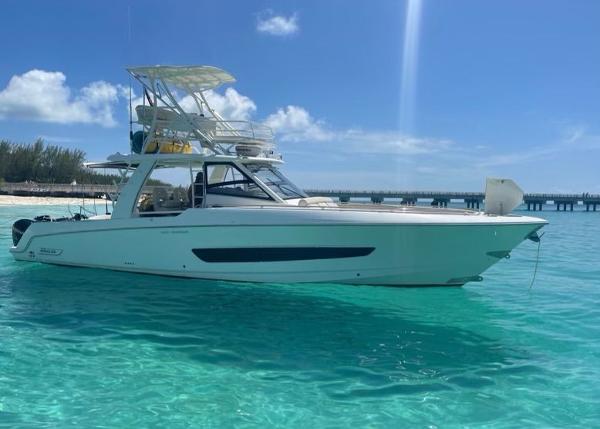 2016 Boston Whaler 420 Outrage