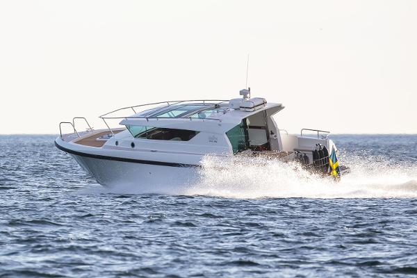 Delta Powerboats 340 SW Manufacturer Provided Image