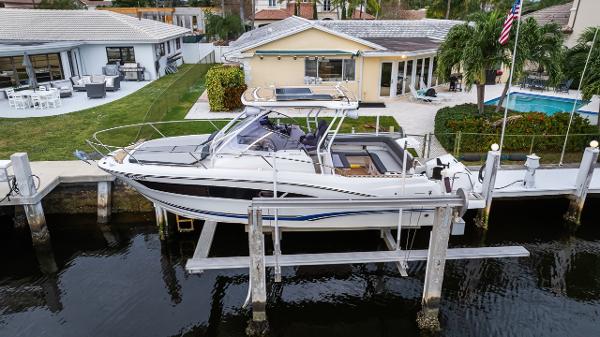 Jeanneau Leader 9.0 WA 2020 Jeanneau Leader 9.0 WA boat docked at a waterfront property.