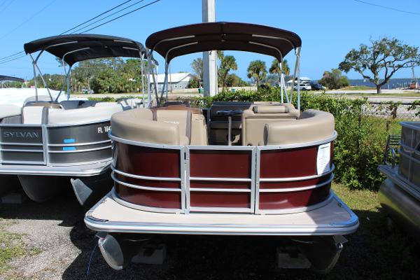 2025 Sylvan 820 Cruise