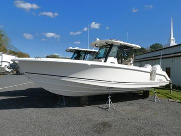 2025 Boston Whaler 330 Outrage