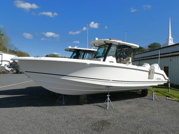 2025 Boston Whaler 330 Outrage
