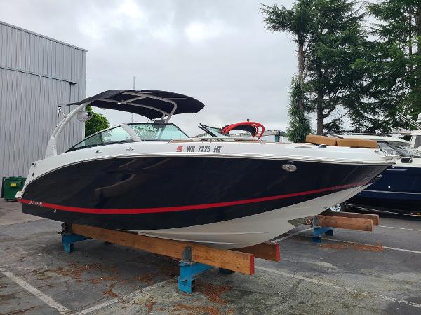Four Winns HD5 2023 Four Winns HD5 boat on display, black and white design, parked outdoors.