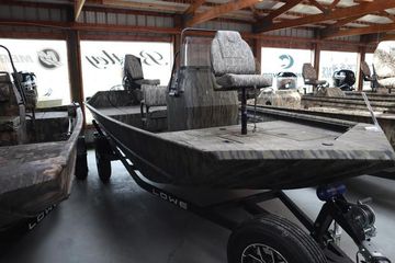 2025 Lowe Roughneck 1760 Pathfinder