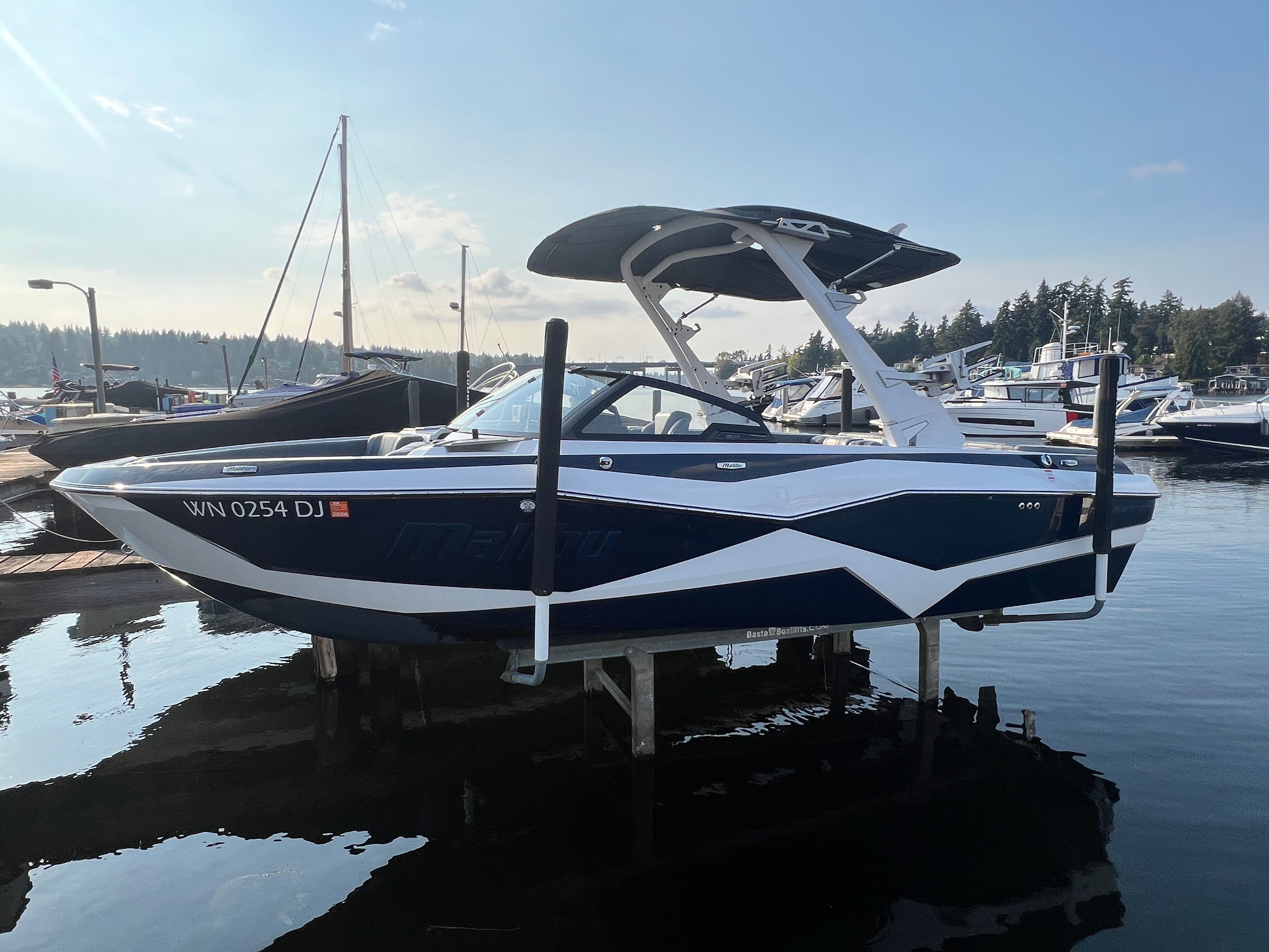2023 Malibu Wakesetter 22 LSV