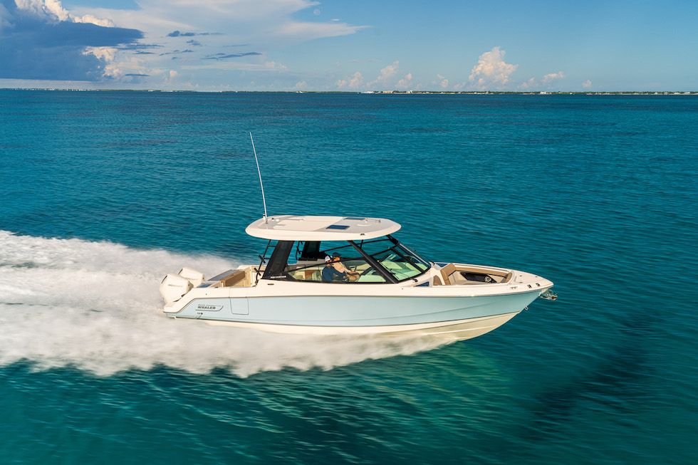 2025 Boston Whaler 330 Vantage