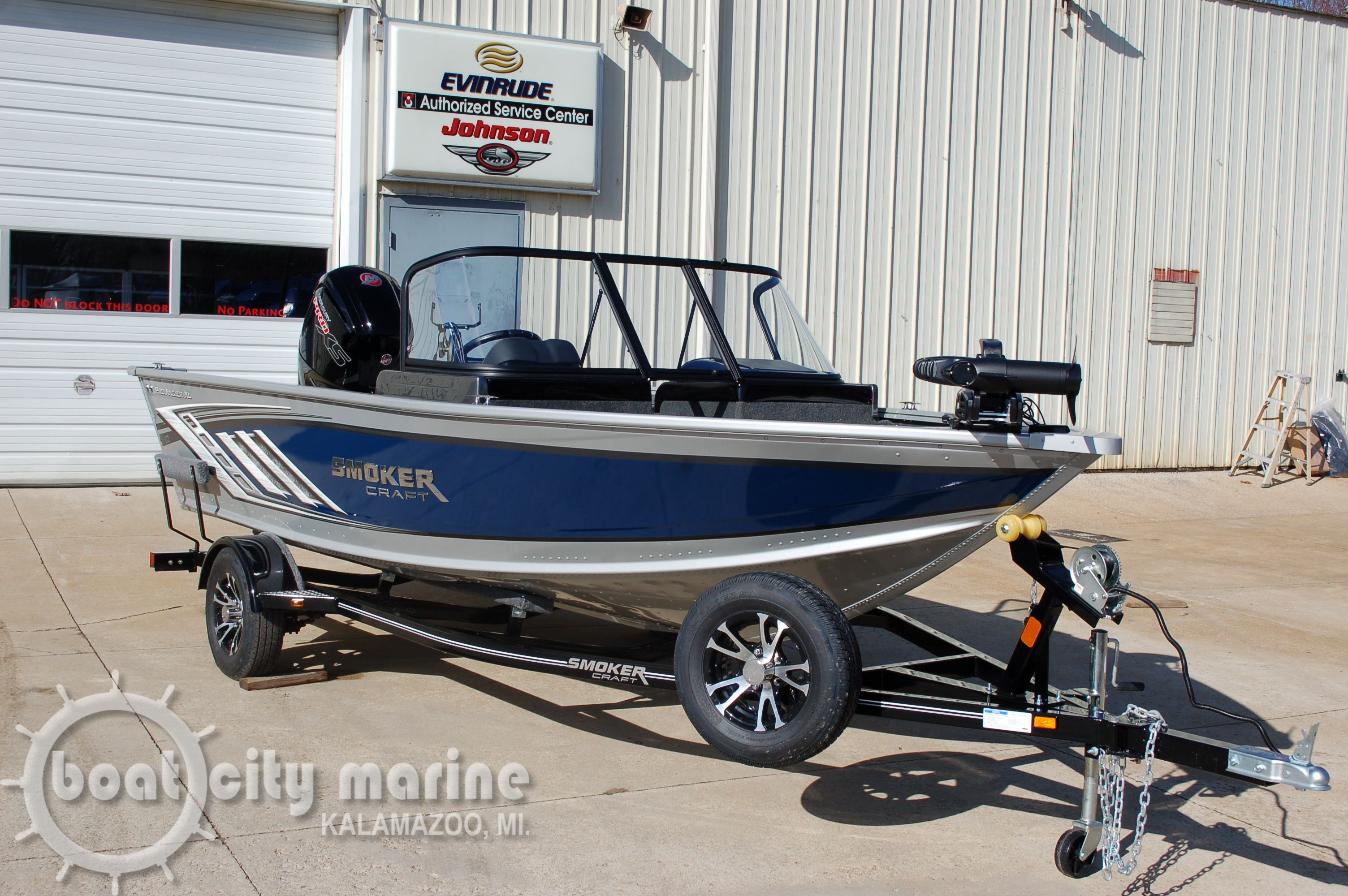 2025 Smoker Craft Pro Angler XL 172