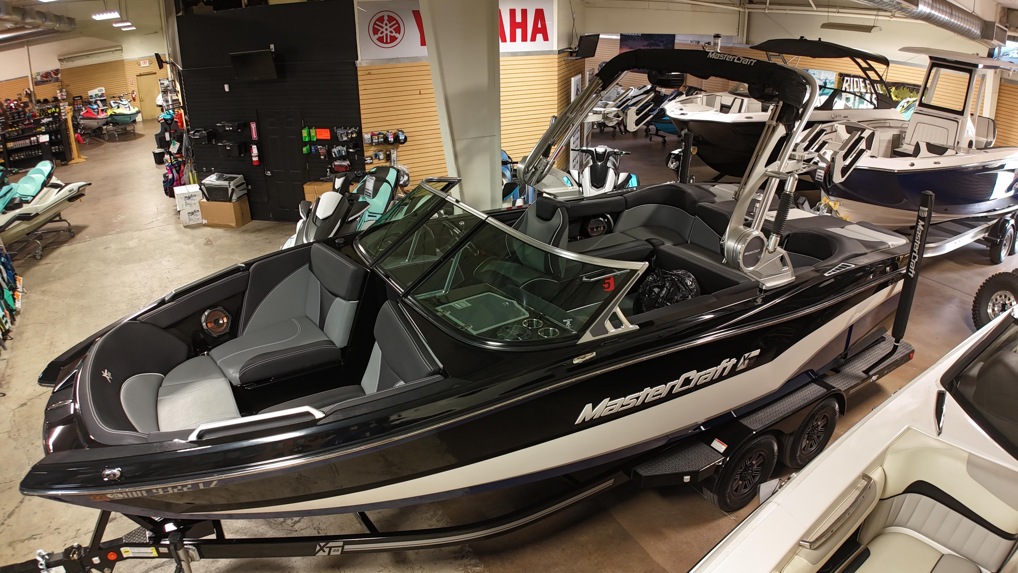 2019 MasterCraft XT22