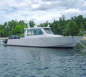 2012 Custom 32 Walk Around