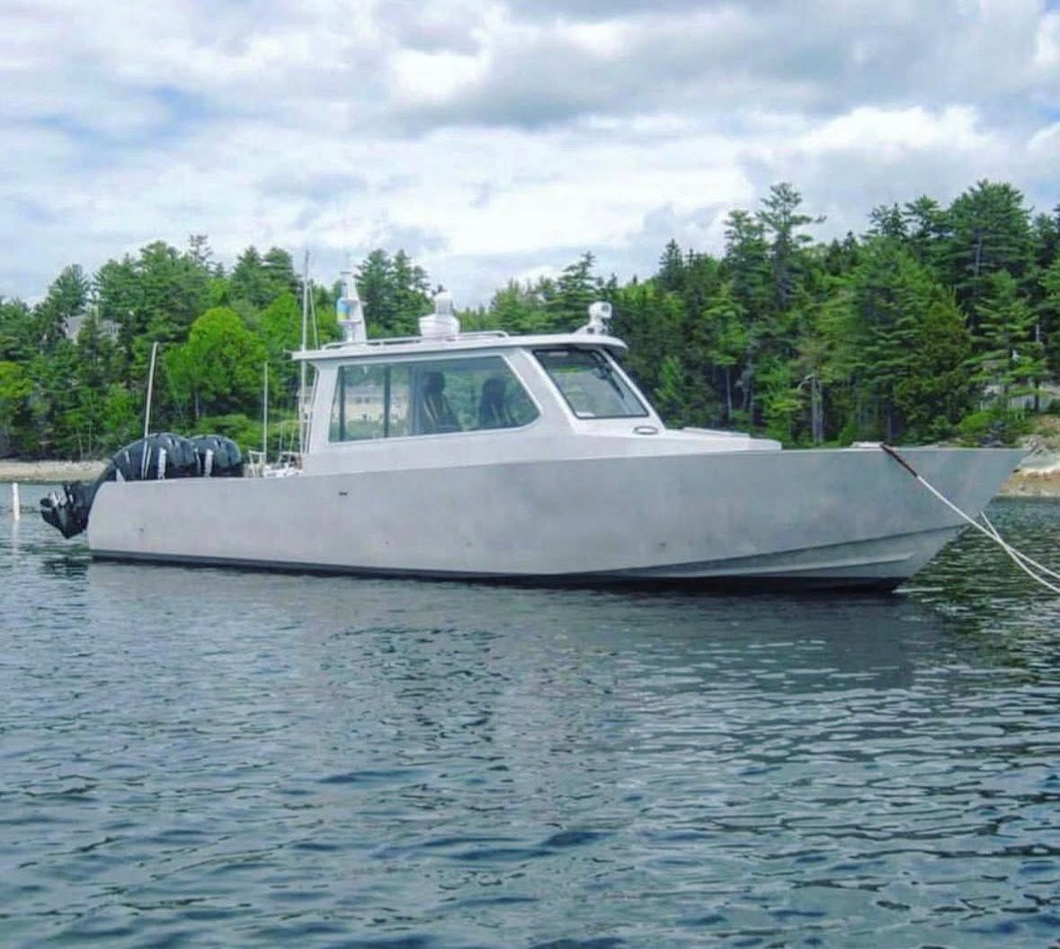 2012 Custom 32 Walk Around