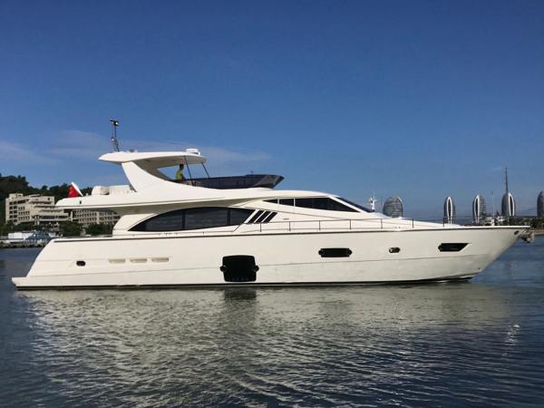 2012 Ferretti Yachts 750