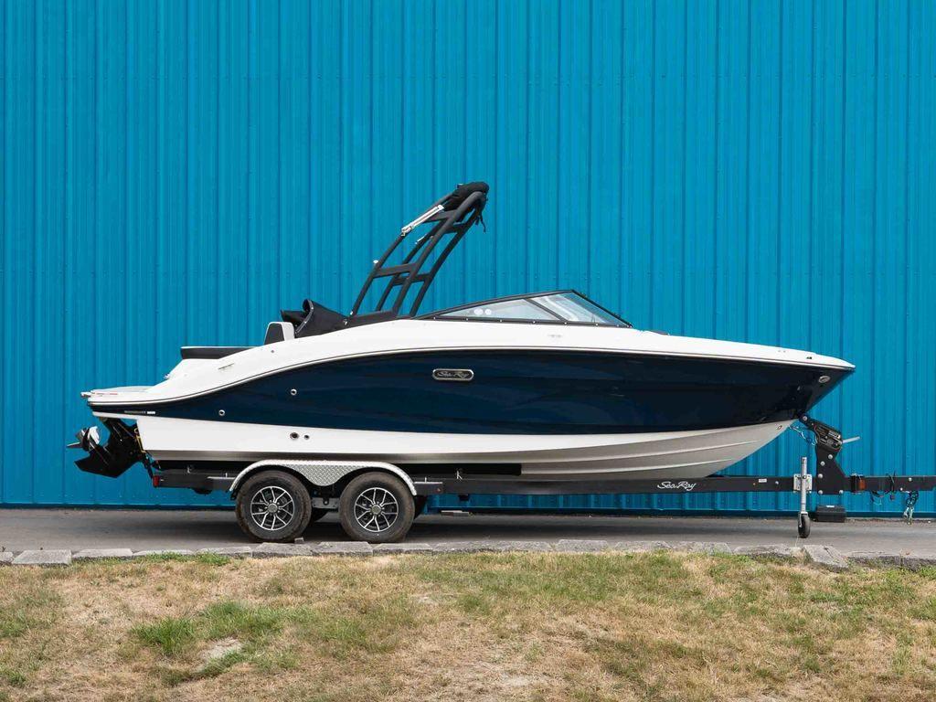 2025 Sea Ray SPX 210