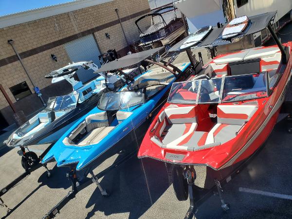 Malibu Wakesetter 22 MXZ 2014 Malibu Wakesetter 22 MXZ boats in various colors on display.