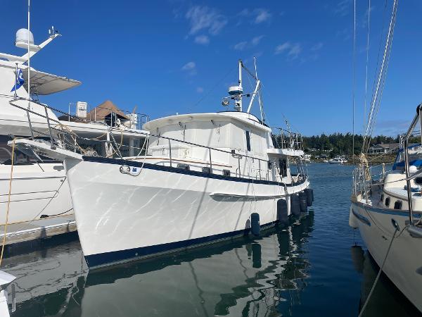 Kadey-Krogen Krogen 39 2002 Kadey-Krogen Krogen 39 yacht docked in a marina under clear blue skies.