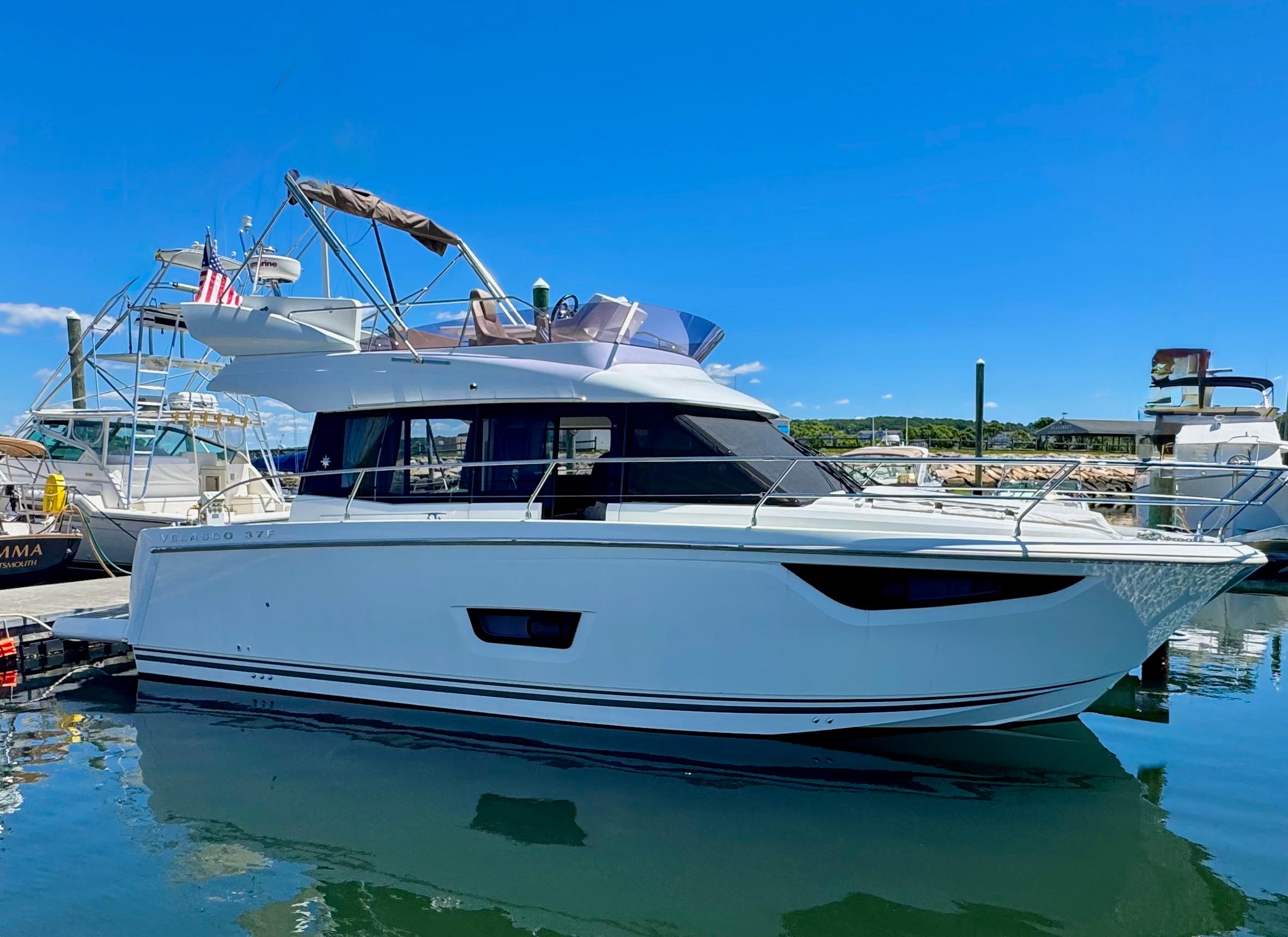 2016 Jeanneau Velasco 37F