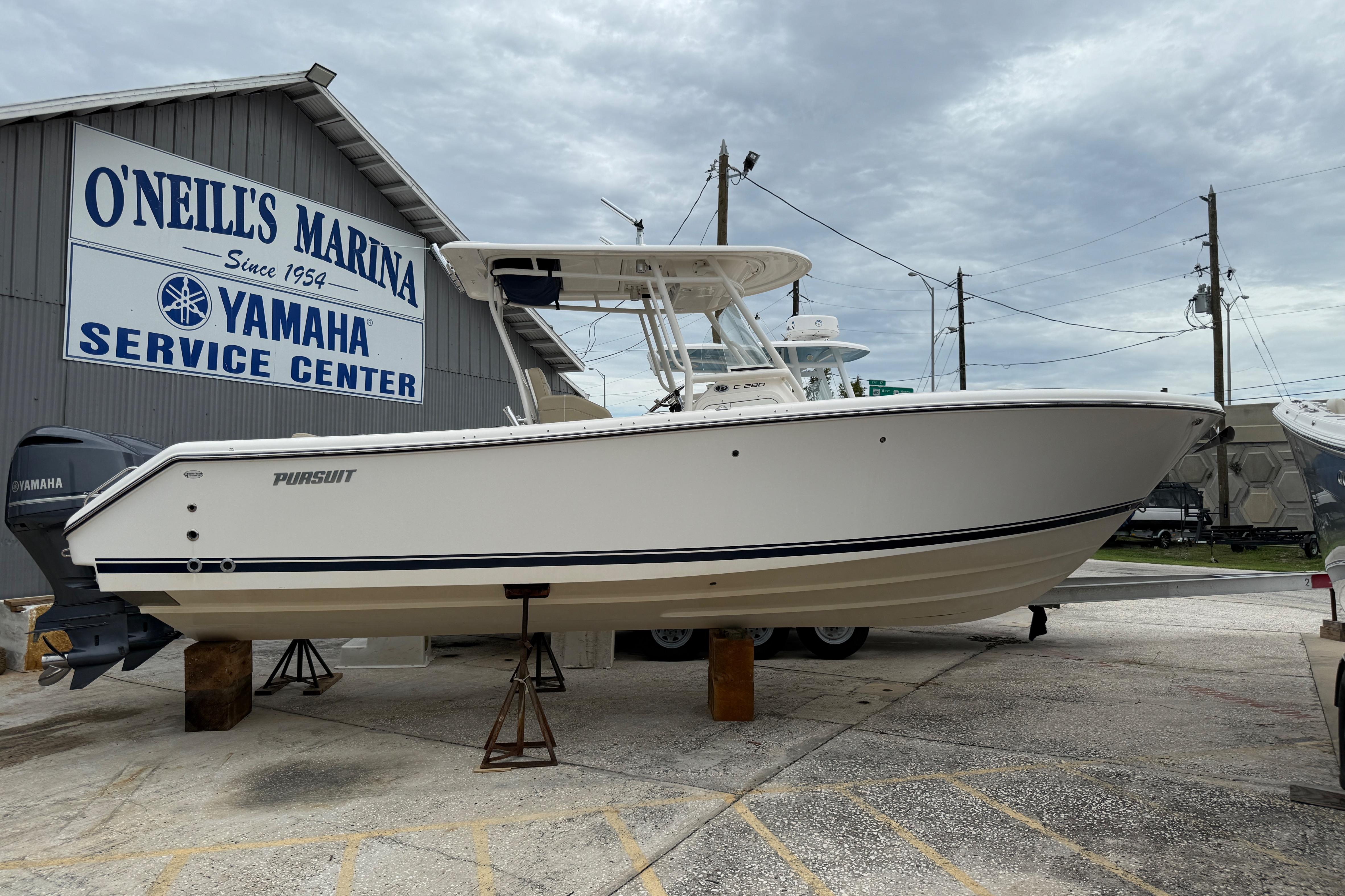 2016 Pursuit C 280 Center Console