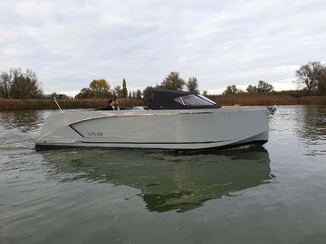 2025 Maxima 840