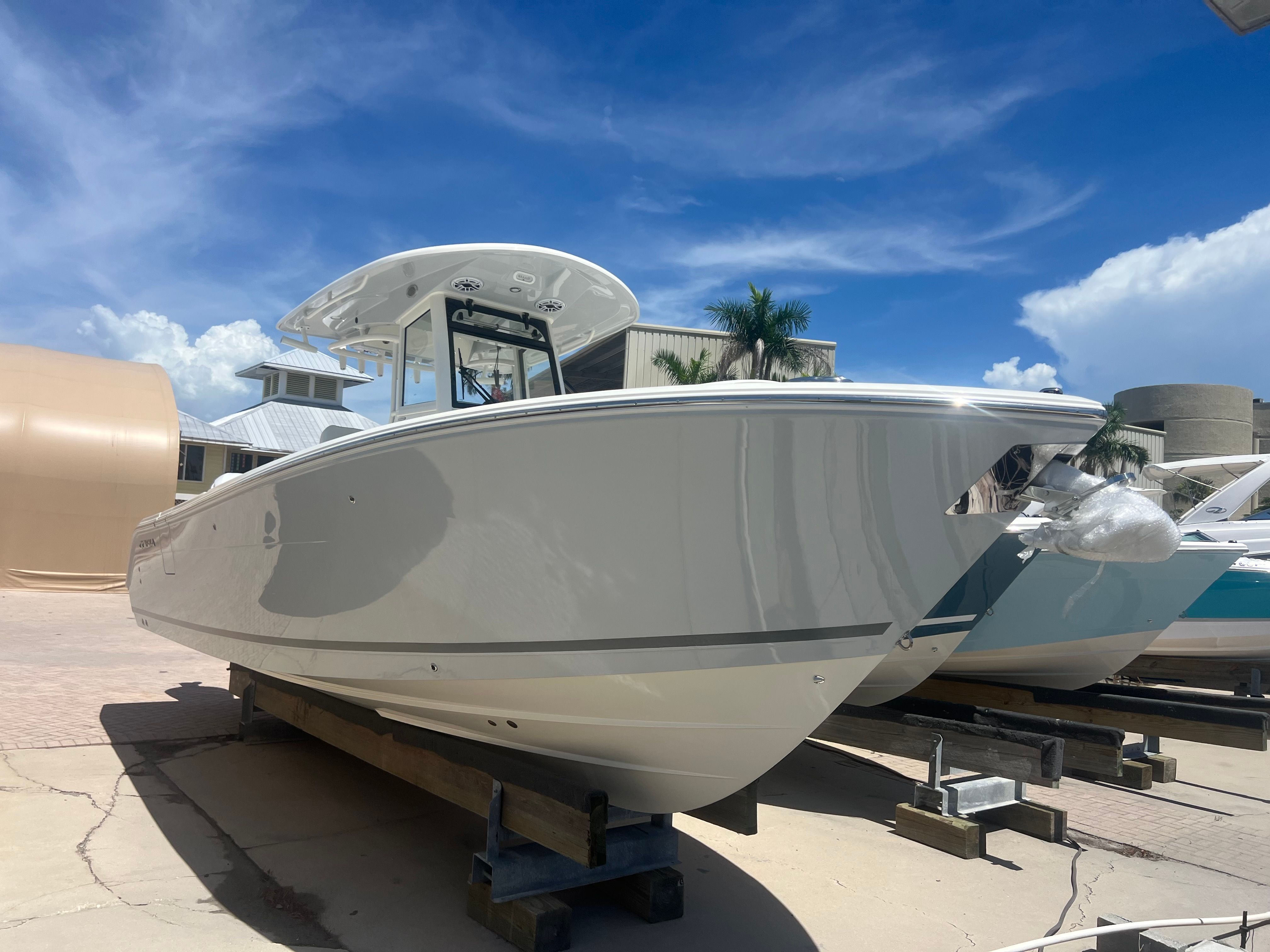 2025 Cobia 285 Center Console