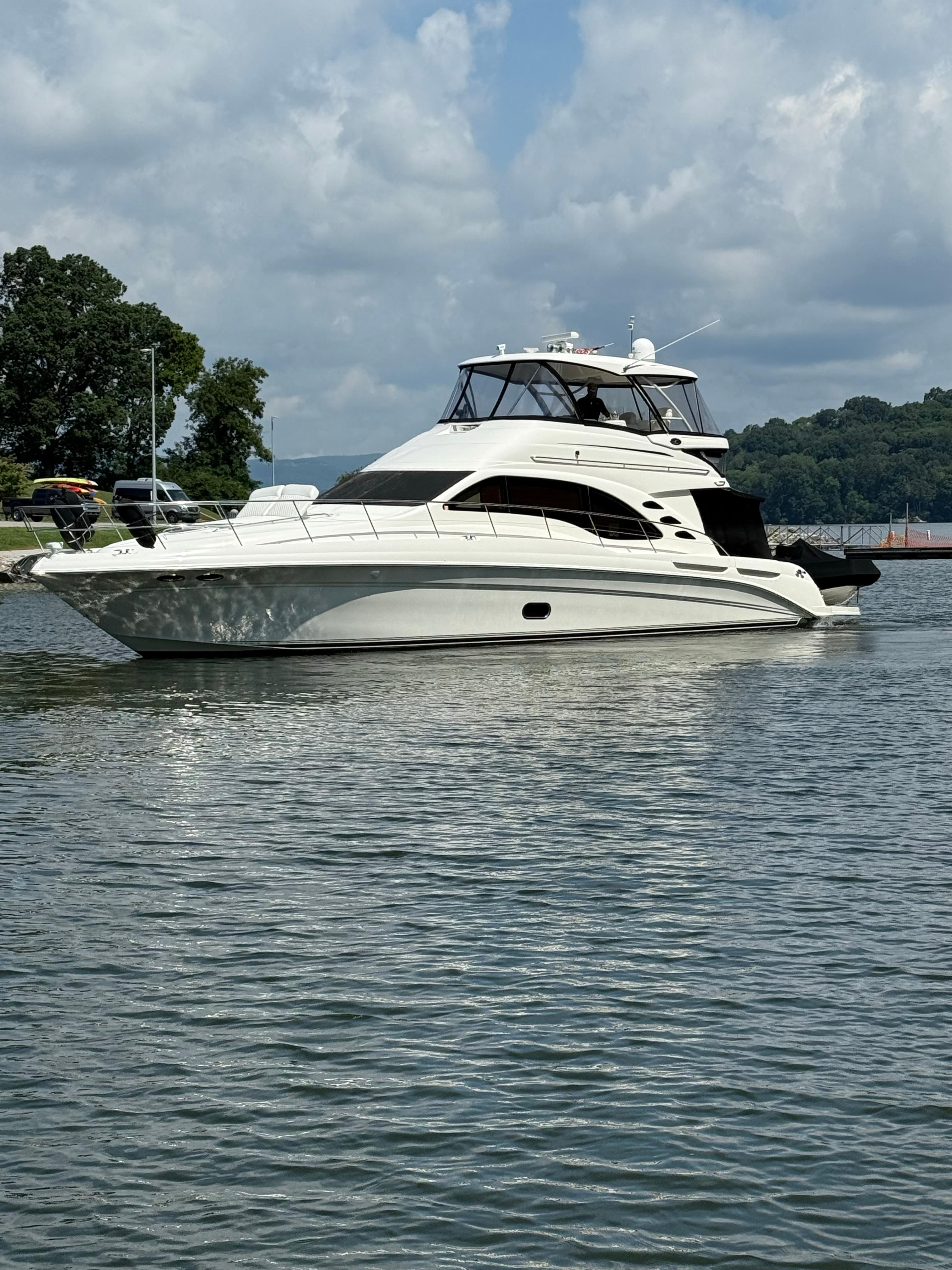 2005 Sea Ray 550 Sedan Bridge