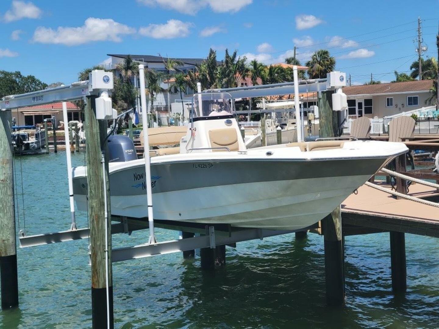 2020 NauticStar 211 Hybrid