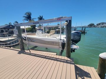 2020 NauticStar 211 Hybrid