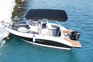 Eolo 6.4 EL open 2025 Eolo 6.4 EL Open boat on clear blue water, featuring sleek design and modern amenities.