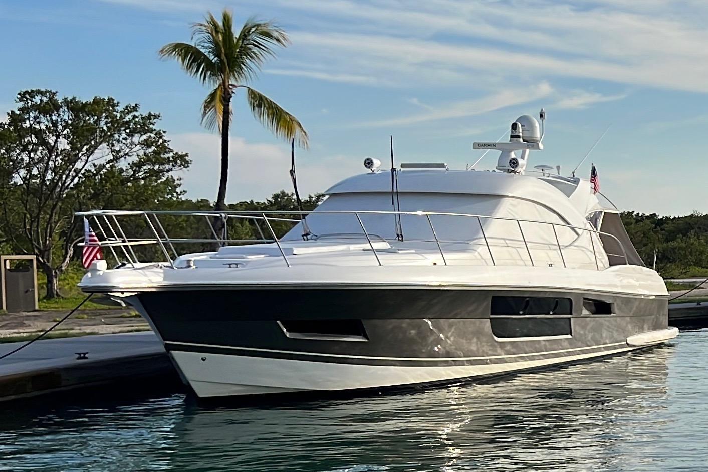 2015 Riviera 5000 Sport Yacht