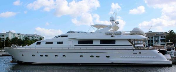 2000 Falcon Motoryacht