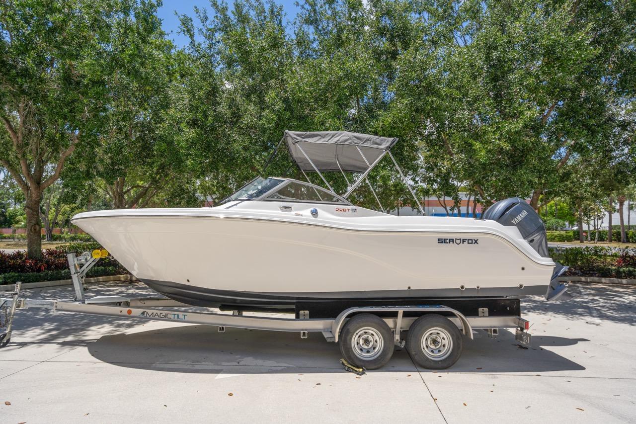 2025 Sea Fox 228 Traveler