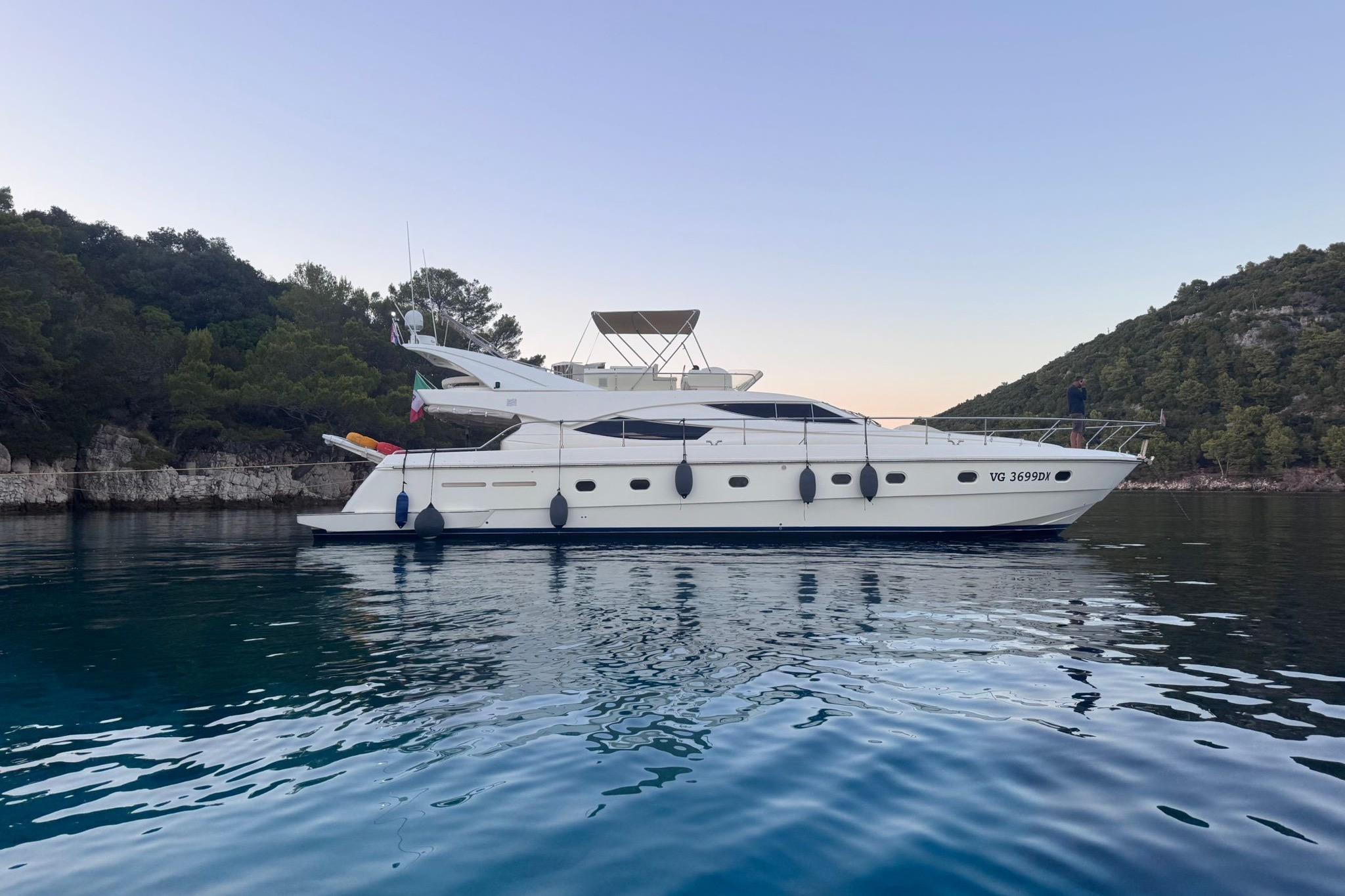 2010 Ferretti Yachts 620