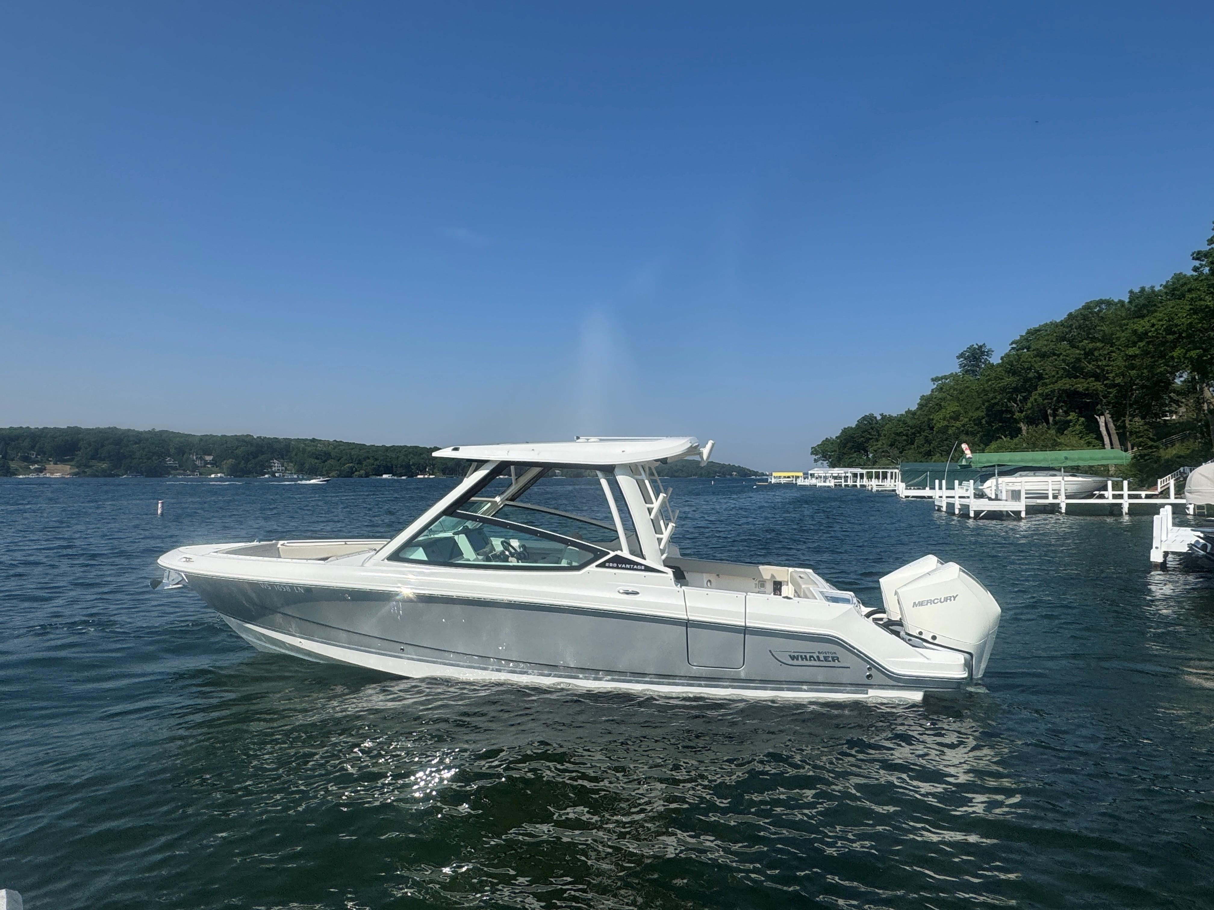 2021 Boston Whaler 280 Vantage