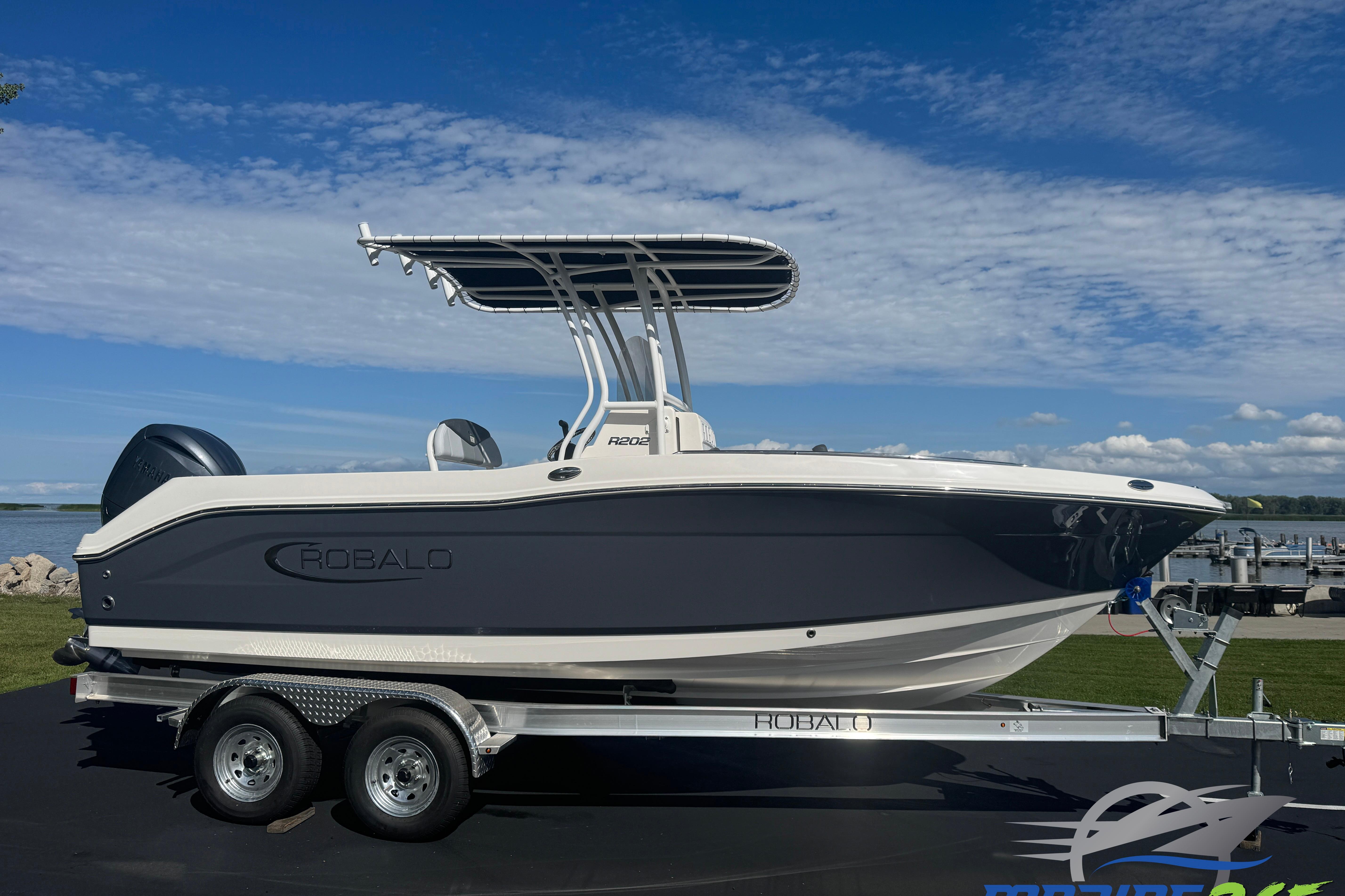 2026 Robalo R202 Explorer