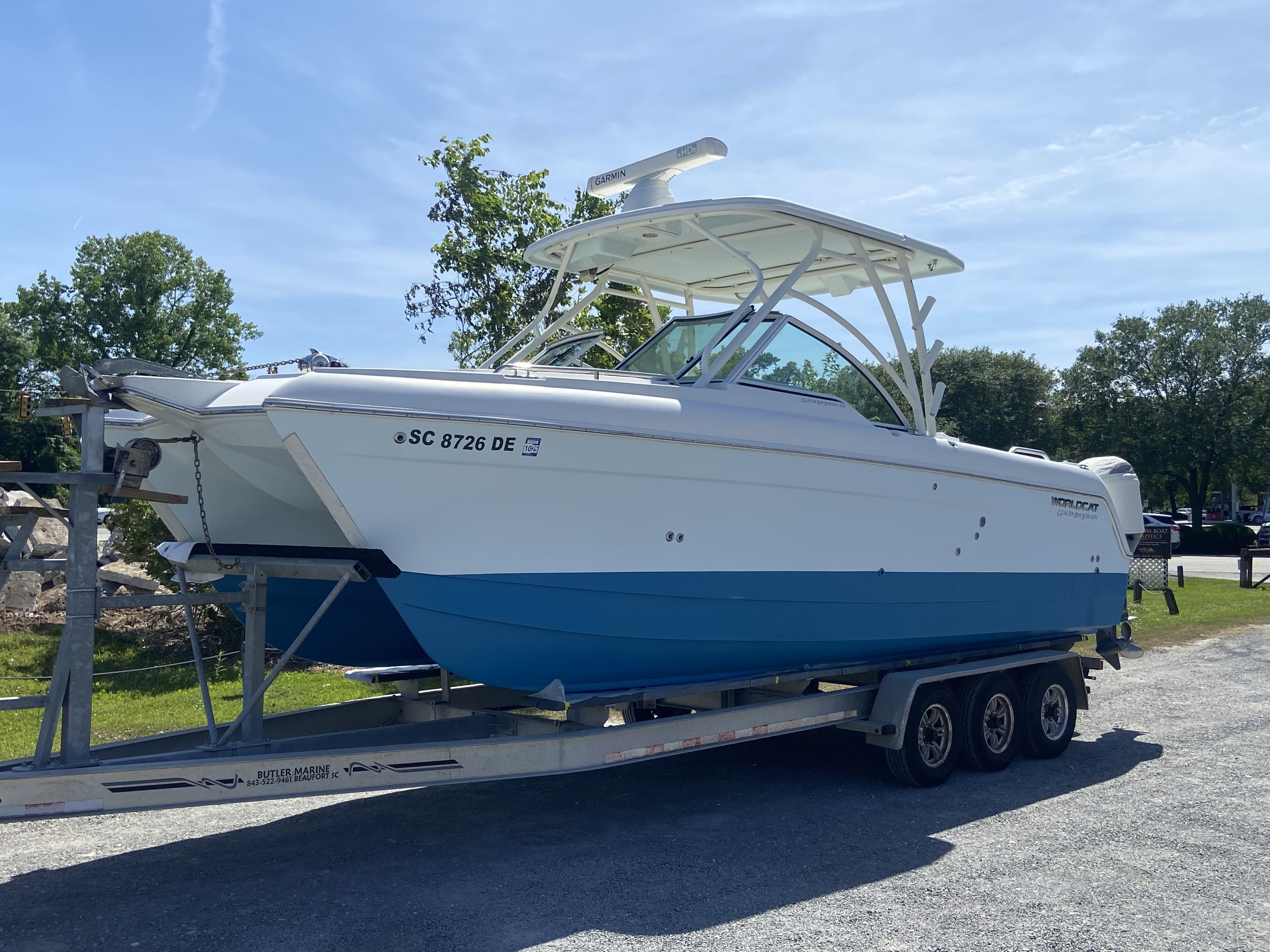 World Cat Glacier Bay Edition 2740 Dual Console 2017 World Cat Glacier Bay Edition 2740 Dual Console boat on trailer, parked outdoors.