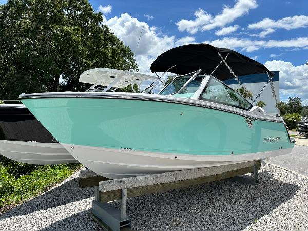 2024 Blackfin 232 DC