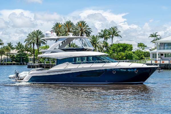 2018 Tiara Yachts F53 Flybridge