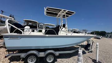 2025 Boston Whaler 190 Montauk